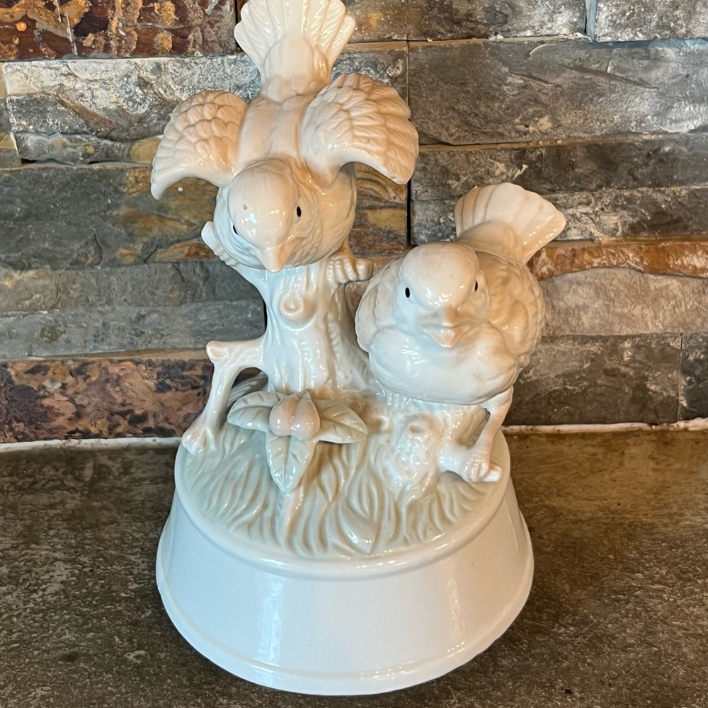Vintage 1984 Arnart Sparrows Musical Porcelain Figurine, Birds Made in Taiwan
